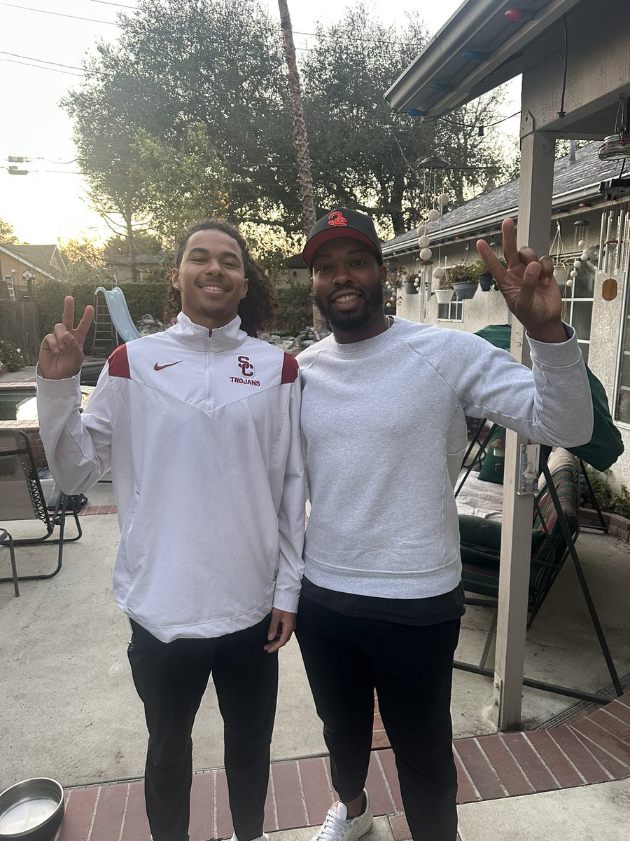Great home visit with <a href="/Doug_Belk/">Doug Belk</a> <a href="/uscfb/">USC Football ✌️</a> 
#FightOn ✌🏽<a href="/GregBiggins/">Greg Biggins</a> <a href="/BrandonHuffman/">Brandon Huffman</a> <a href="/adamgorney/">Adam Gorney</a> <a href="/ChadSimmons_/">ChadSimmons</a> <a href="/BlairAngulo/">Blair Angulo</a>