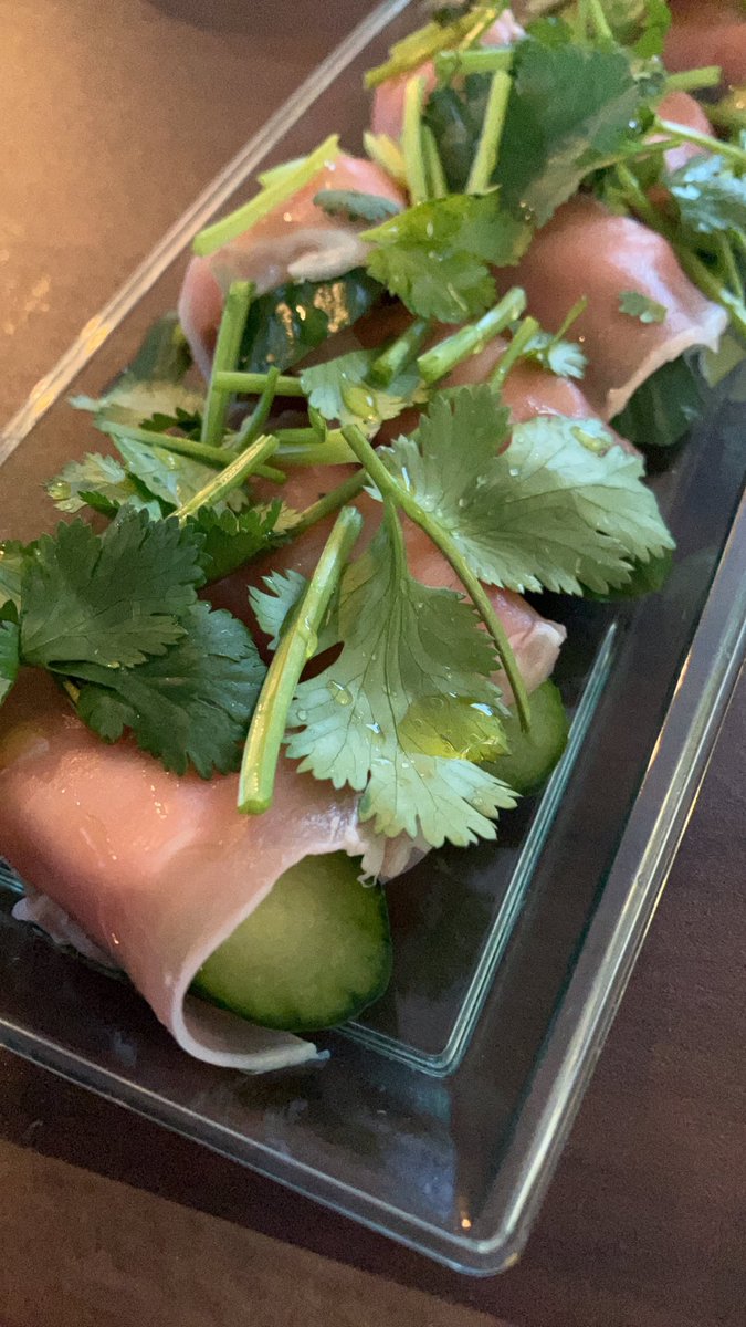 mike2023_a's tweet photo. 暴飲暴食の2日目は、朝から牡蠣グラタン作った😋白ワインと良く合う🫶
他にアボカドやパクチー使ったおつまみなどなど。最後はまたラム肉と赤ワイン🍷

#おうちごはん #家庭料理　#お酒好きな人と繋がりたい　#おつまみ #料理記録 https://t.co/UVuNjUdPEd