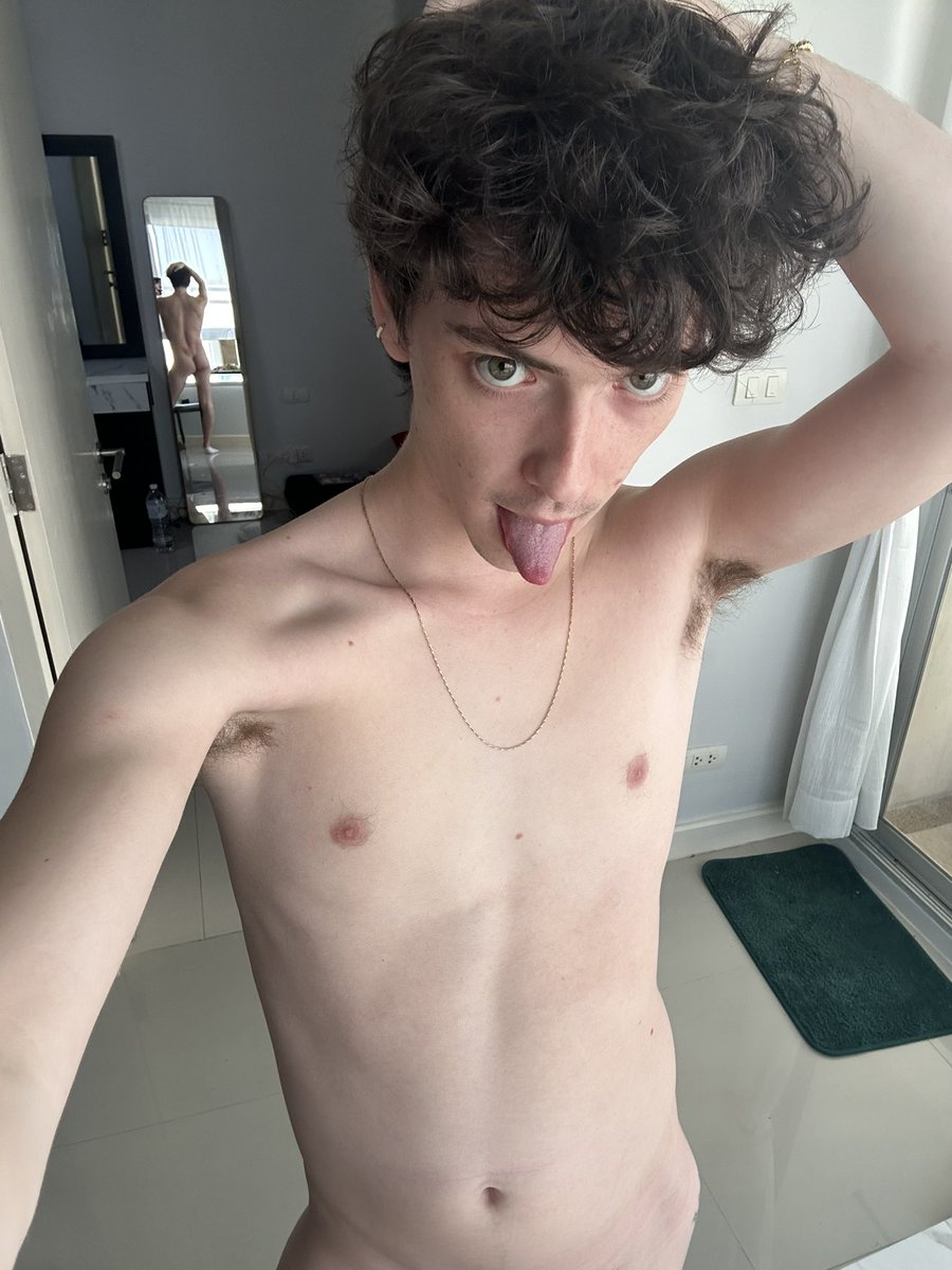 dreamboyaxel's tweet photo. Oh hello https://t.co/xqJ9CEcHLR