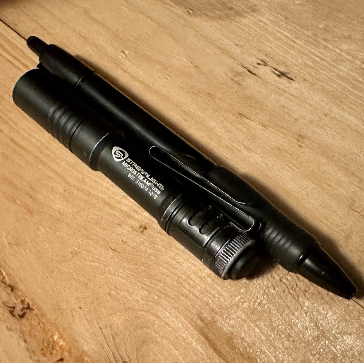 drluke1776's tweet image. Gotta shoutout my go-to EDC light: the Microstream Rechargeable. This compact beast has 250 lumens of soft white light and is tough; survived more drops than I care to admit. Been on my belt for over 5 years. #EDCessentials #Streamlight 

cabelas.com/shop/en/stream…