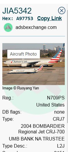 Mak0Nakamura's tweet photo. 墜落したのはAmerican Airlines Flight 5342  ボンバルディア2004年製の小さい飛行機らしい。 https://t.co/Xq82aXVuLv