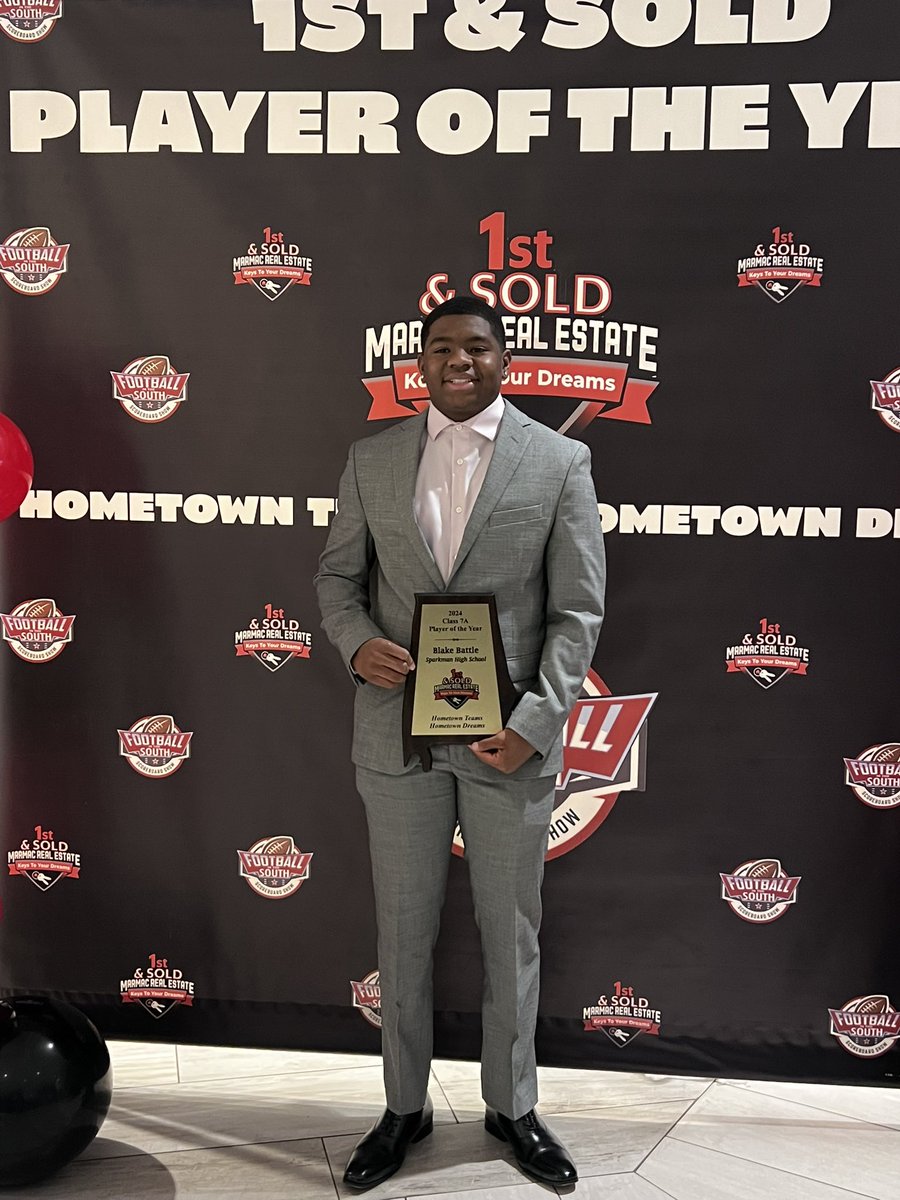 SenatorsFB's tweet photo. Congrats Keaton and Blake for representing us this evening! Blake Battle is this years  1st and Sold MarMac Real Estate 7A Northeast Player of the year! Congrats gentlemen! awesome having these young men back for 2025!!!!#RARE #BrickbyBrick https://t.co/WroXOZ0qCV