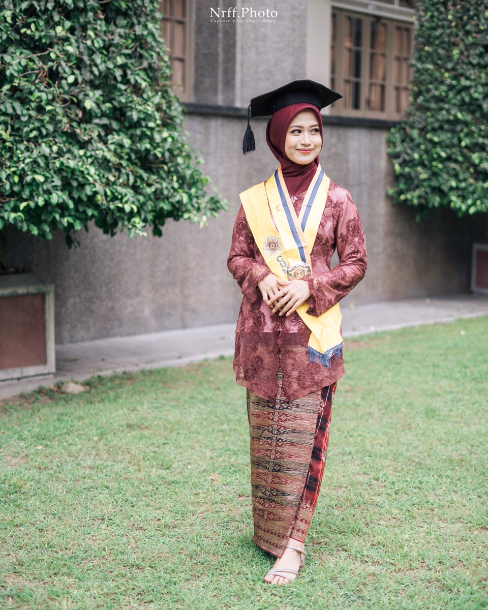 Graduation Photo Session

Info Price List
wa.me/+6285866312688