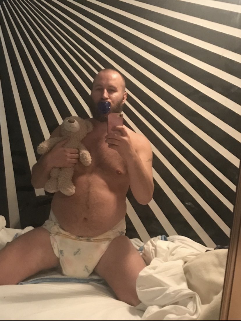 ABDLbearpup's tweet photo. TBT to getting my first onesie👶🏼🥰 #ABDL #firstonesie #paddedpup https://t.co/McBSss5ZGf