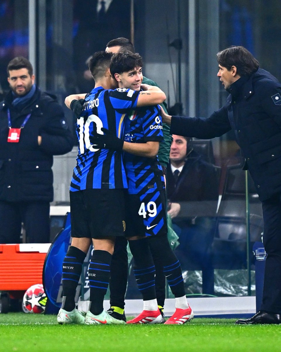 18-year-old Giacomo De Pieri's BIG smile when he subbed on to make his #Inter debut against AS Monaco in the Champions League....🥹🖤💙
