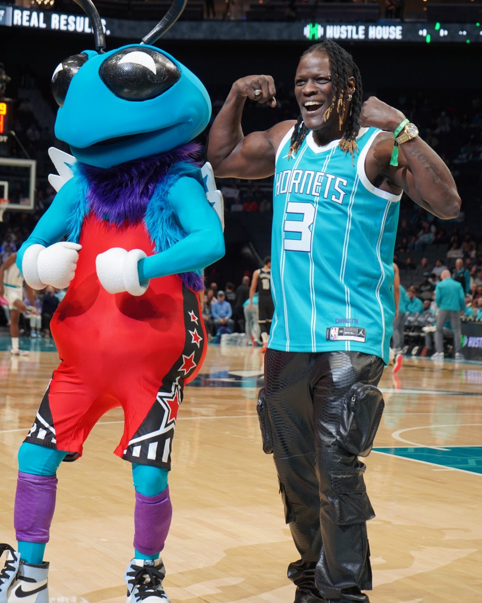 spectrumcenter's tweet photo. @ronkillings brought the energy at the Hornets game tonight, and we're just getting started! Don't miss @WWE Monday Night Raw at the Spectrum Center on Monday Feb 17th.
🎟️ Find Tickets HERE: https://t.co/bajGKXTfnu #SpectrumCenterCLT 🔥 https://t.co/Dp6sjVjsOH