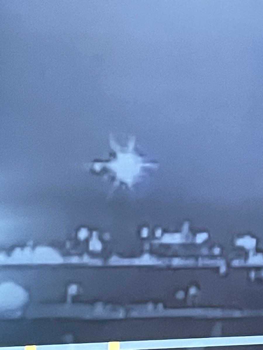 DJSlambo's tweet photo. OMG… Plane/Helicopter collision at DCA, United flight out of Wichita, KC!!!

Both in the Potomac River!

🙏🙏🙏🙏🙏🙏🙏🙏🙏🙏🙏 https://t.co/KFhLi2RllM