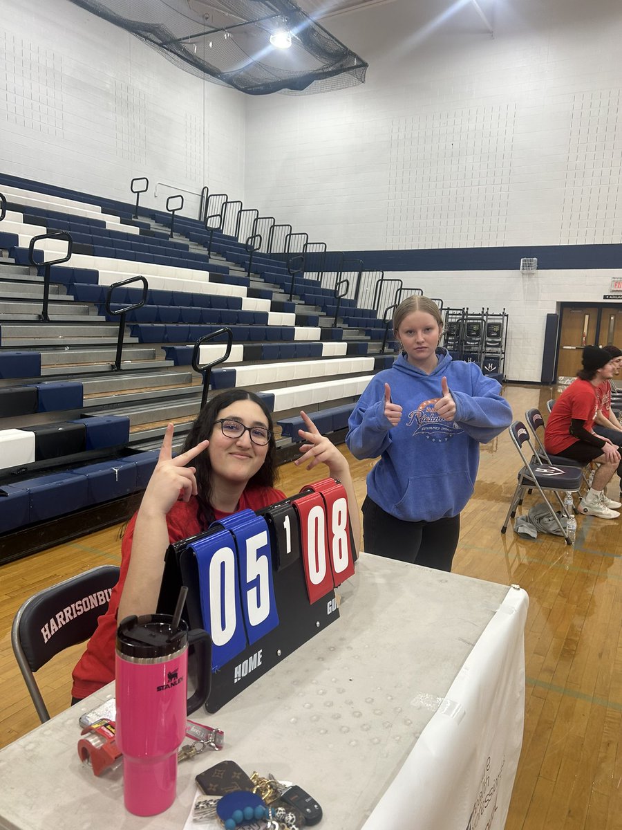 BlueStreakHOSA's tweet photo. Tonight was our students VS staff volleyball tournament. Underclassmen VS Upperclassmen and then Upperclassment VS staff. The staff won tonight! Congrats and thanks for supporting HHS HOSA https://t.co/RzGkWQoYcd