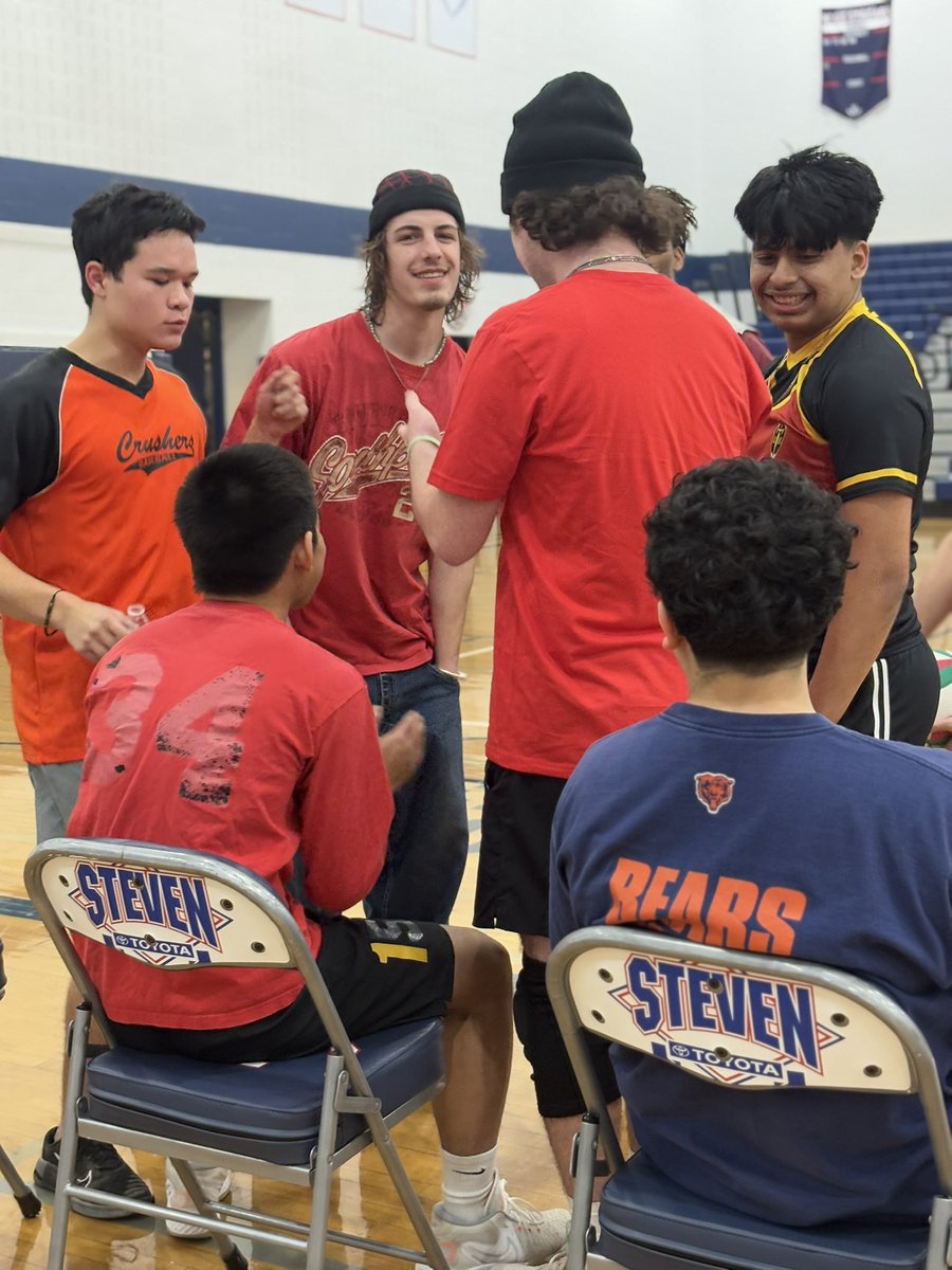 BlueStreakHOSA's tweet photo. Tonight was our students VS staff volleyball tournament. Underclassmen VS Upperclassmen and then Upperclassment VS staff. The staff won tonight! Congrats and thanks for supporting HHS HOSA https://t.co/RzGkWQoYcd