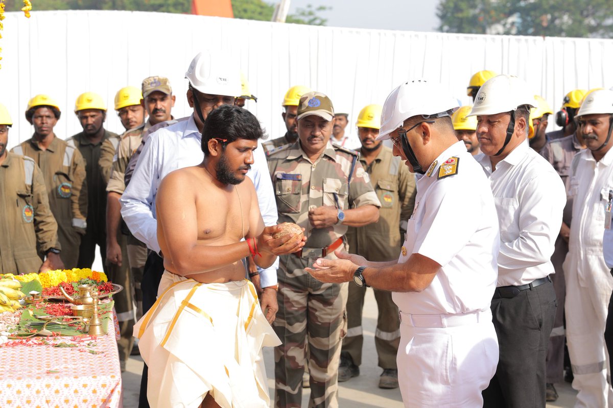 indiannavy's tweet photo. Keel Laying of 7th ship (Machilipatnam) of Anti-Submarine Warfare Shallow Water Craft (ASW SWC) (CSL) project undertaken on #29Jan 25 in presence of RAdm Upal Kundu, Chief of Staff, @IN_HQSNC.
Senior officials of #IndianNavy & @cslcochin were also present.
https://t.co/rS4l6q8LyH