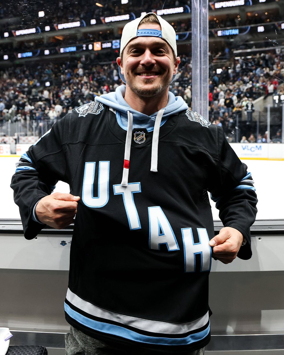 NHL (@nhl) on Twitter photo Spotted in Utah ⚾️
Kiké Hernández (<a href="/kikehndez/">Enrique Hernández</a>) is taking in the game and cheering on the NHL's newest franchise! Spotted in Utah ⚾️
Kiké Hernández (<a href="/kikehndez/">Enrique Hernández</a>) is taking in the game and cheering on the NHL's newest franchise!