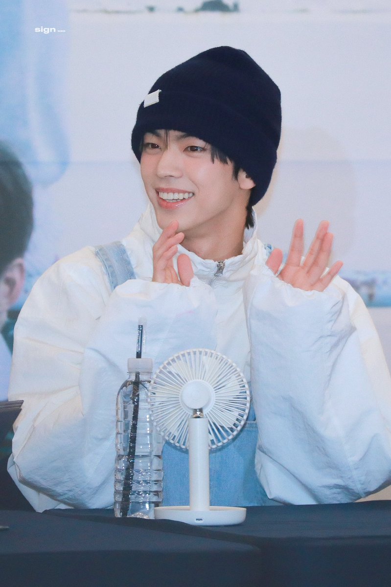 𝘀𝗶𝗴𝗻 tweet media