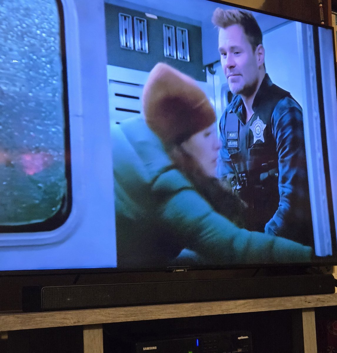 Lizzy2891's tweet image. The way he looks and smiles at her 🥺 #ChicagoPD #OneChicagoCrossover