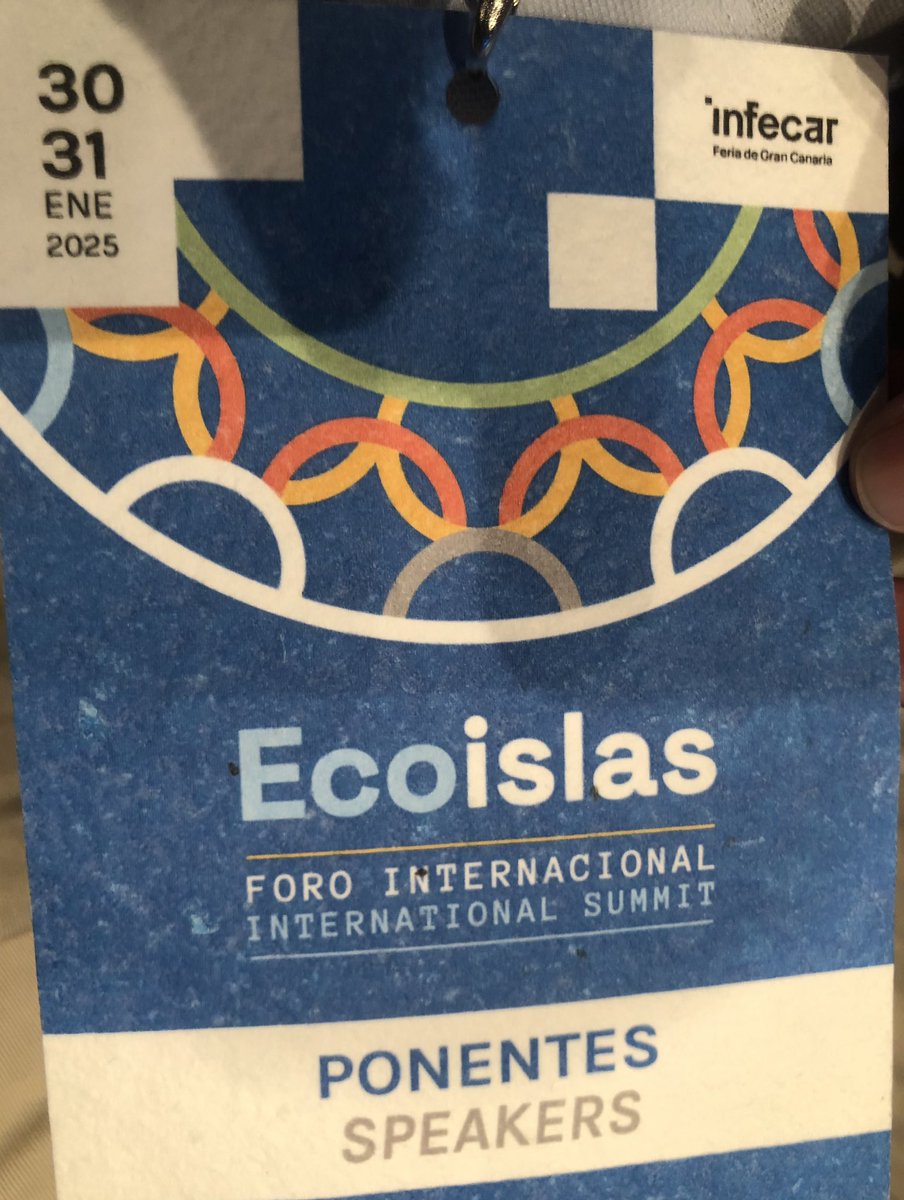 Empieza una jornada de gran interés en el foro Internacional #Ecoislas , lugar para la discusión en temáticas de gran relevancia para el archipiélago como lo es la adaptación al cambio climático . Un placer poder participar en una mesa de debate .