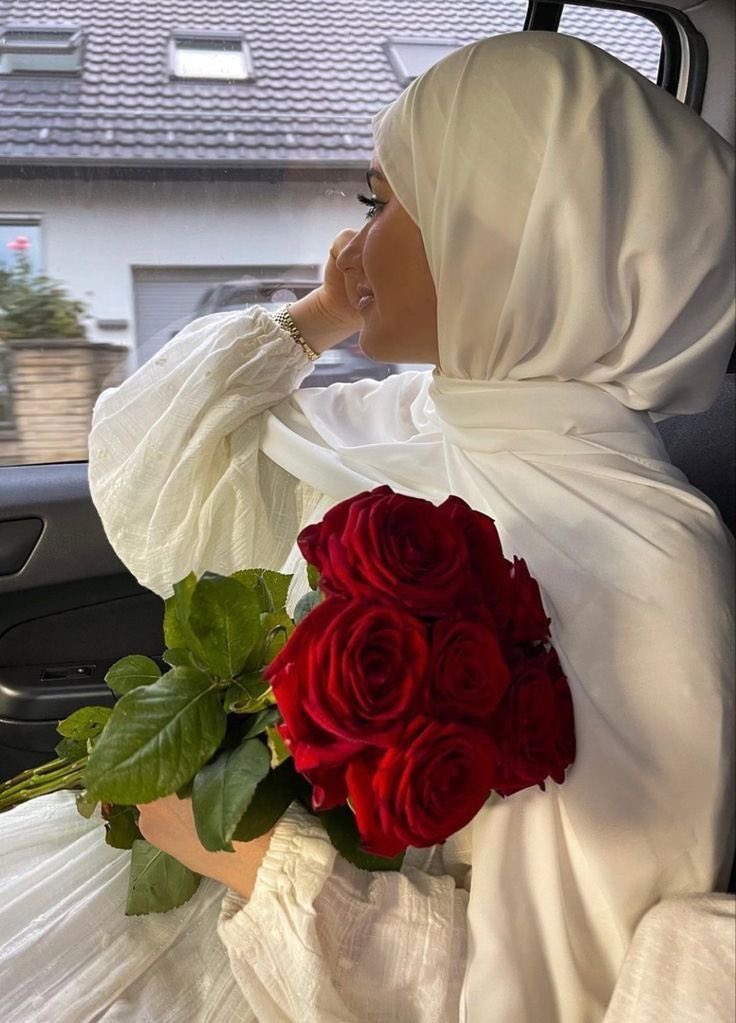 I CHOOSE
TO LIVE BY CHOICE, NOT BY CHANCE,
TO BE MOTIVATED, NOT MANIPULATED,
TO BE USEFUL, NOT USED,
TO MAKE CHANGES, NOT EXCUSES,
TO EXCEL, NOT COMPETE,
I CHOOSE SELF-ESTEEM, NOT SELF-PITY
I CHOOSE TO LISTEN TO MY INNER VOICE
NOT THE RANDOM OPINION
OF OTHERS.

Happy Noon 💕