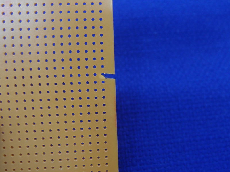 eleshop's tweet image. 【セール情報】goot 基板ミシン目カッター / YN-215AS
eleshop.jp/shop/g/gE4L111/
ベークでも紙エポでもガラエポでもサクサクカットできる基板用カッターです。カットすると言うよりは四角く切り抜くと言った感じですが少ない力で基板を切り抜くことが出来ます。基板の切り離しやサイズ調整にオススメ。