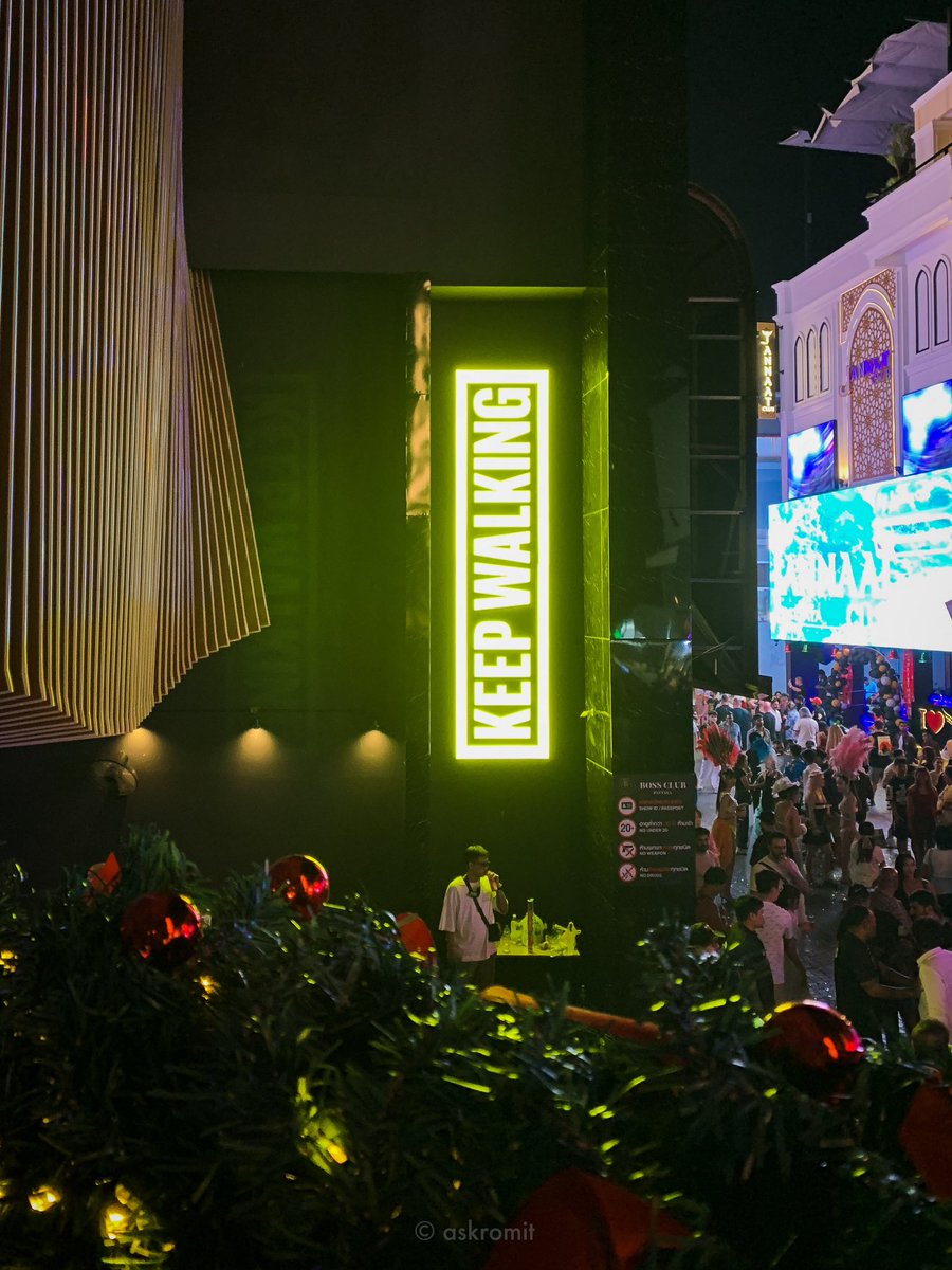 askromit's tweet image. #shotoniphone #streetphotography #thailandnightlife