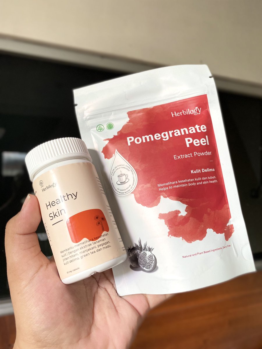 keshikiayame's tweet photo. POV: you eat your skincare 🙏🏻😎

Perawatan kulit pake serum ❌
Perawatan kulit dari dalam ✅

Sekarang udah jadi Iife’s hack aku buat konsumsi kulit delima yang ternyata banyak banget manfaatnya🥹♥️ https://t.co/4AmiSiAtcR