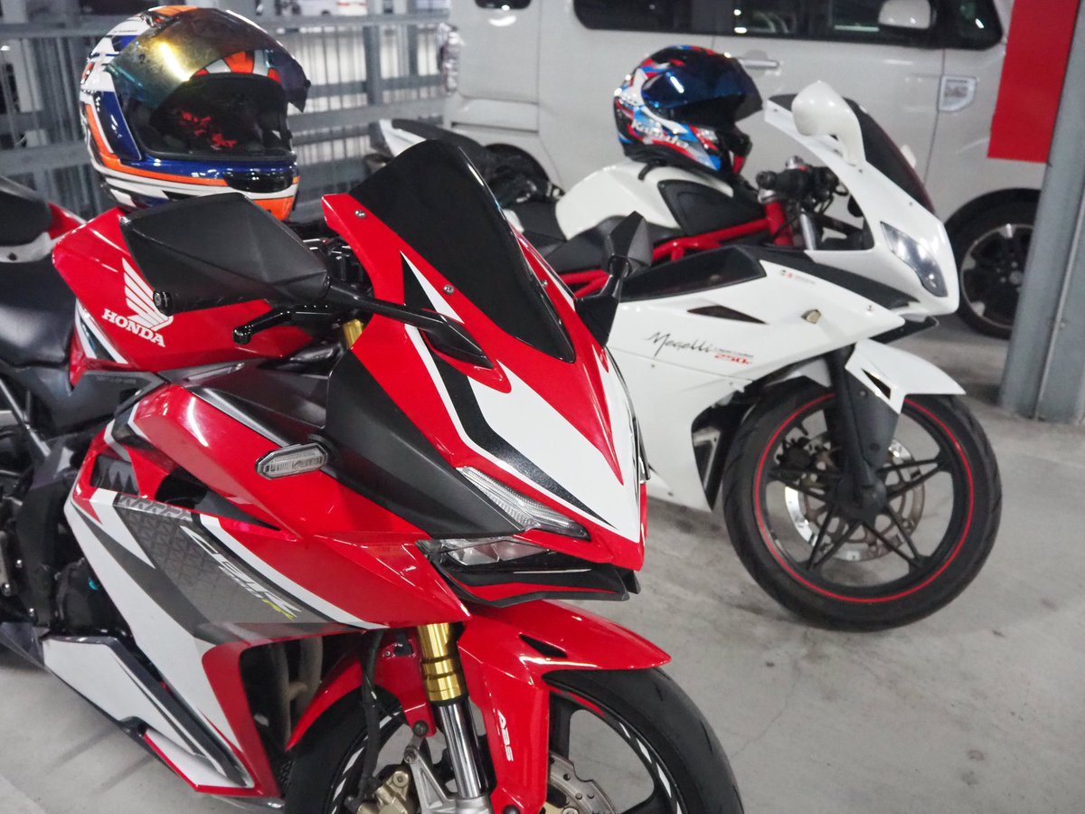 R_60123's tweet photo. ドライブ行きたいし、またバイクも乗りたいし車バイク欲爆発なう

雹の犠牲になる前のスイフトもズタボロになる前の二ダボも全部懐かしすぎぃ https://t.co/1U7ysY5J9Z