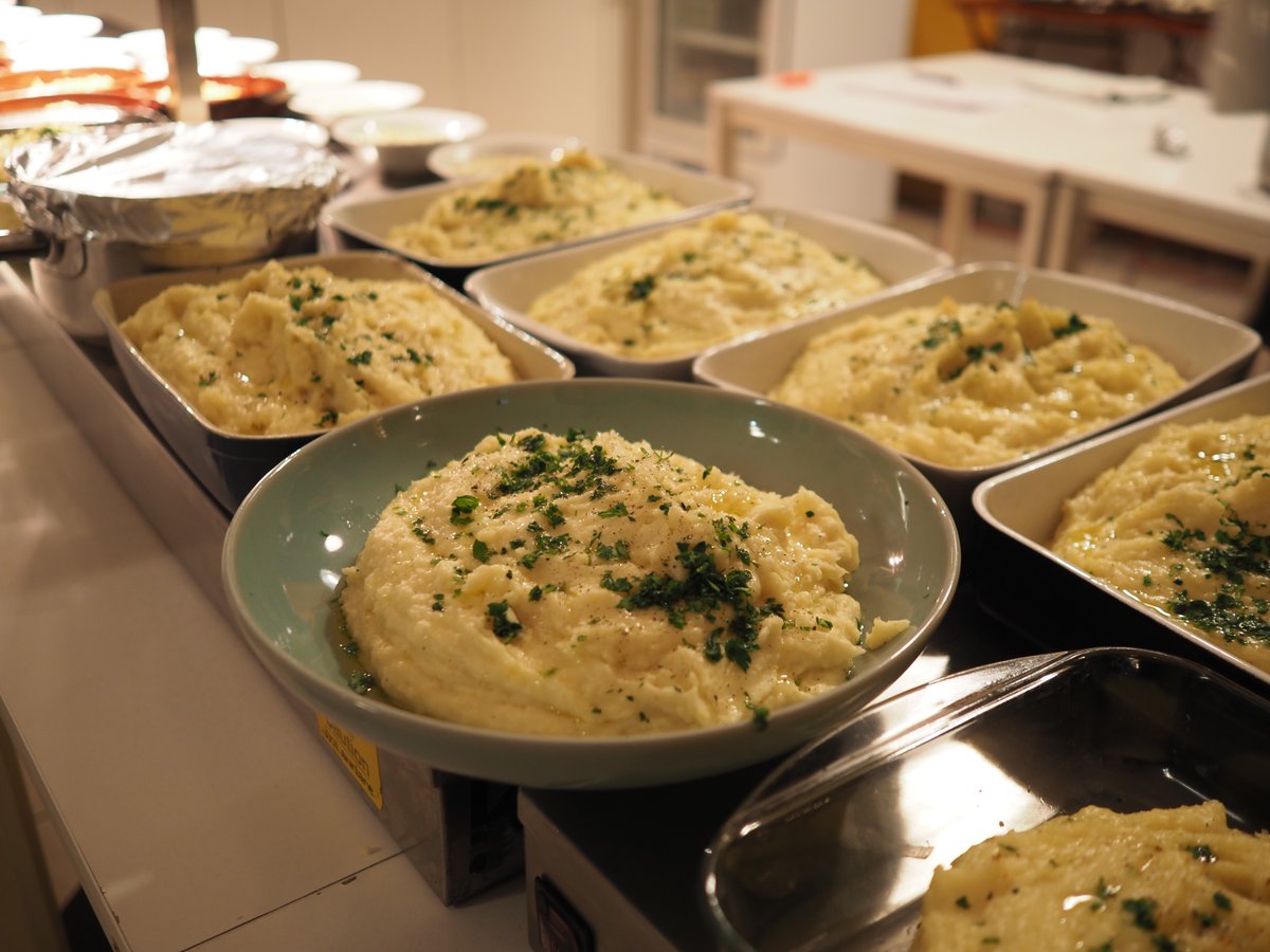 Tatties!

What is Burns Night without heaps of gorgeous buttery mash?

Ready to perfectly accompany the Haggis…!

#corporatecateringlondon #eventdining #luxurydining #putneyfood