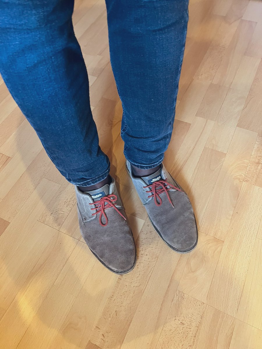 Hubby has to go to work now. Notice anything? 🖤😈

#flr #hubby #hotwife #loser #humiliation