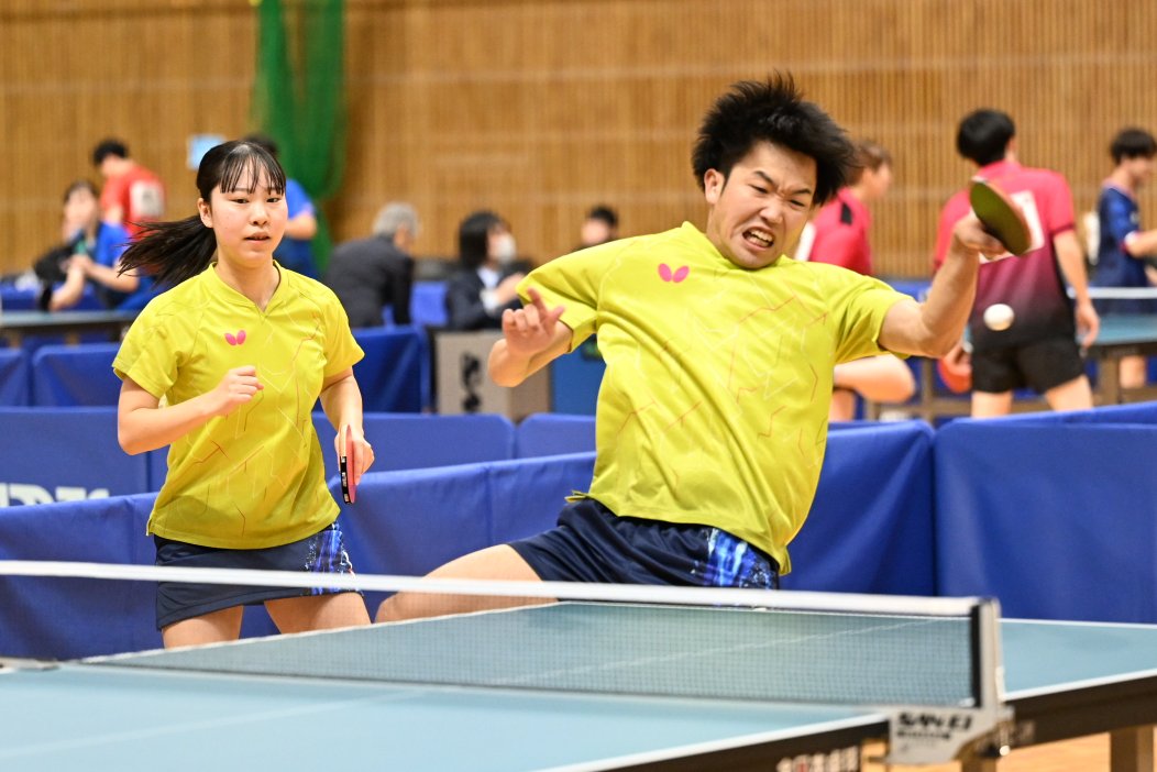 takurepo's tweet photo. #全日本卓球 2025

▼混合ダブルス2回戦
滝澤拓真／増田華（岡谷市役所／國學院大）
3-2
酒井明日翔／牛嶋星羅（シチズン時計／サンリツ）

酒井の強打によく対応し、牛嶋のカットを一球入魂で狙った滝澤／増田が強豪ペアにゲームオール9本で勝利し、3回戦へ。

#卓球 #卓球レポート #卓レポ https://t.co/mXp38pR8zf