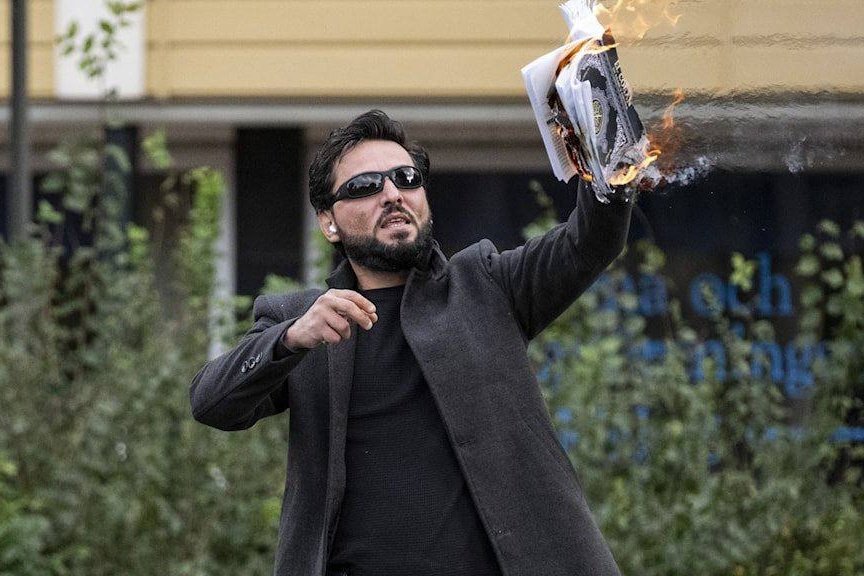 GlobeEyeNews's tweet image. BREAKING:
Anti-Islam extremist Salwan Momika, known for burning the Quran several times, was shot dead in Sweden.