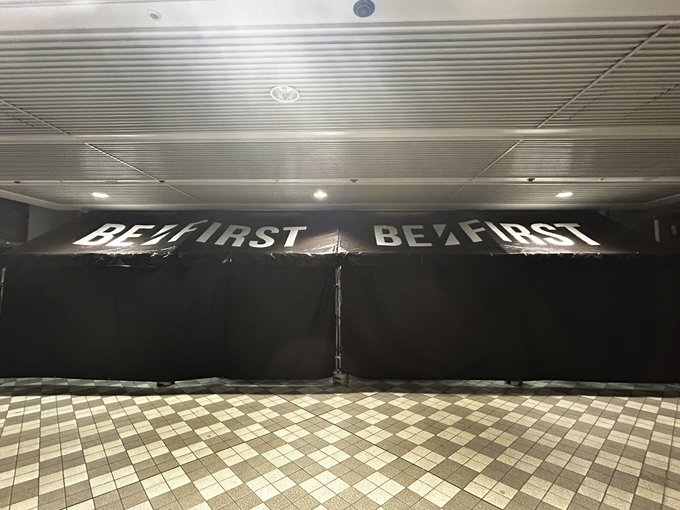BF_DOMETOUR_2BE's tweet photo. 🔔 本日開催！
ついにこの日が来た🔥

BE:FIRST DOME TOUR 2024-2025 「2:BE」 京セラドーム大阪🏟✨

📍OPEN / START
⏰ 16:00 / 18:00

ライブの熱気をリアルタイムで感じよう
📡 ライブ配信はこちら👇
🔗 https://t.co/qHA6dO3vjr

#BEFIRST #2BE #BF_DOMETOUR_2BE
#京セラドーム大阪 #BF_DOMETOUR https://t.co/5eMPAp3I0E