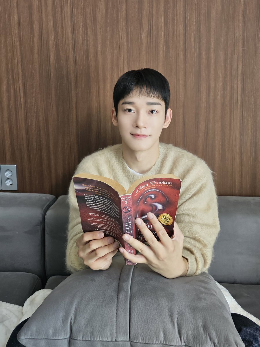 knockknock0408's tweet photo. CHEN https://t.co/7lIgNLbZxq