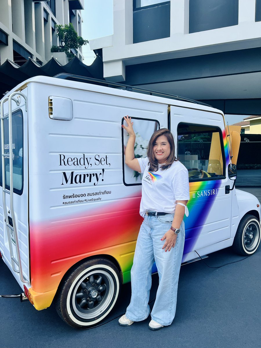 sriviratz's tweet photo. ขอแสดงความยินดีที่ #สมรสเท่าเทียม ได้เกิดขึ้นจริง วันนี้ Photo Bus คาราวานรัก Just Married แวะมาที่ Siri Campus ให้พนักงานถ่ายรูปน่ารักๆ กันค่ะ
ร่วมสนับสนุนความเท่าเทียมและความหลากหลายกันนะคะ 🌈🌈
#ReadySetMarry #LiveEqually #สมรสเท่าเทียม #Sansiri #YouAreMadeForLife https://t.co/sZ2lOpLN2v