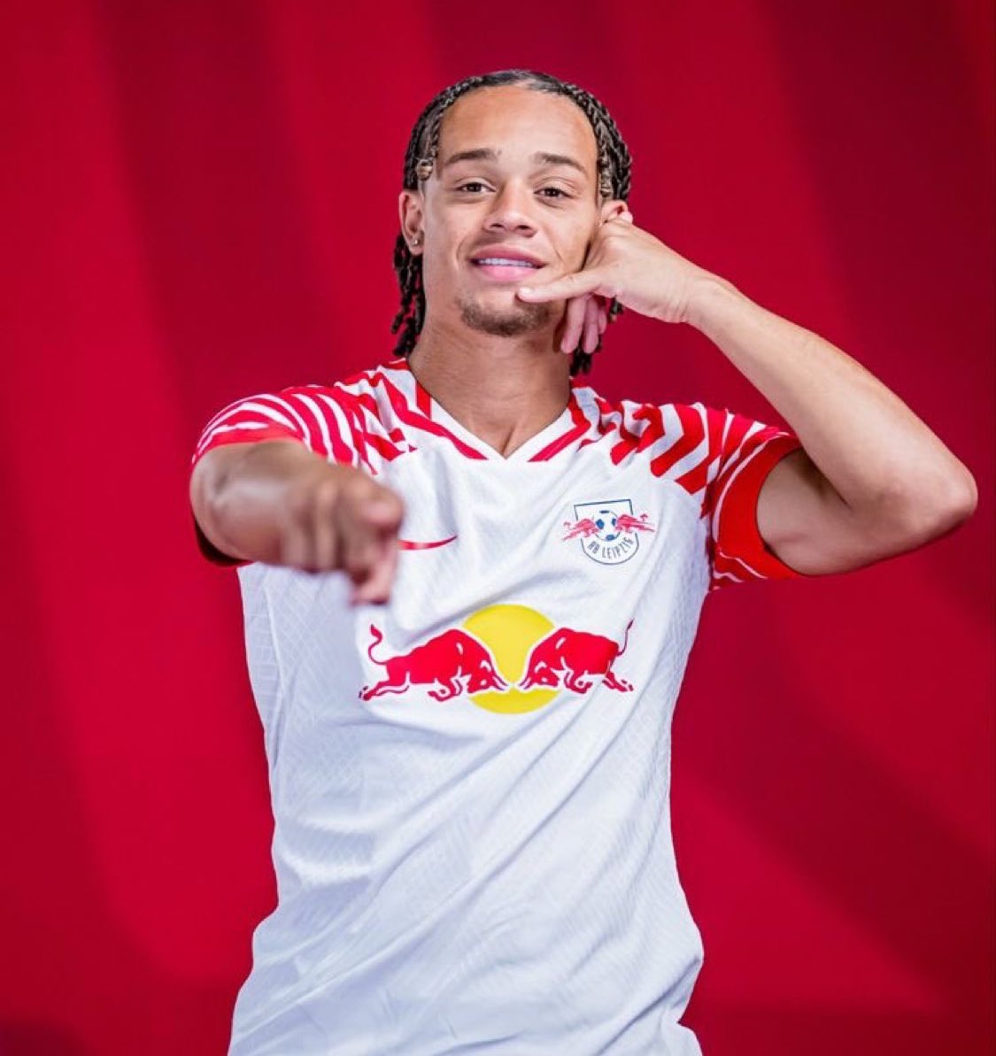 FabrizioRomano's tweet image. 🚨🔴⚪️ Xavi Simons becomes RB Leipzig player on permanent transfer from PSG.

€80m package add-ons included starting from €55m as initial fee plus sell-on clause.

❗️ Understand contract to be valid until June 2027… Xavi will be one to watch already in the summer.