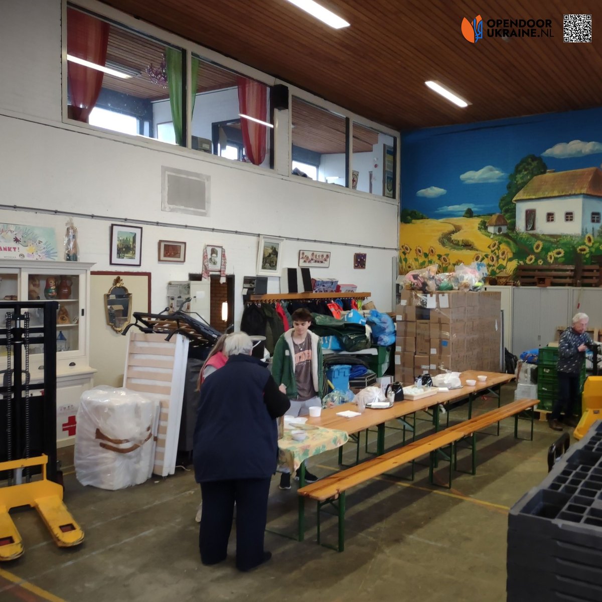 opendoorua's tweet photo. 🚛 https://t.co/b3kKE9TaeR kicks off 2025 with action!

With €15,000 funding &amp; support from Stichting Spoetnik, we sent the first humanitarian truck—11,420 kg of aid: food, Christmas packages, clothing &amp; furniture. https://t.co/Eaz4piNMDn