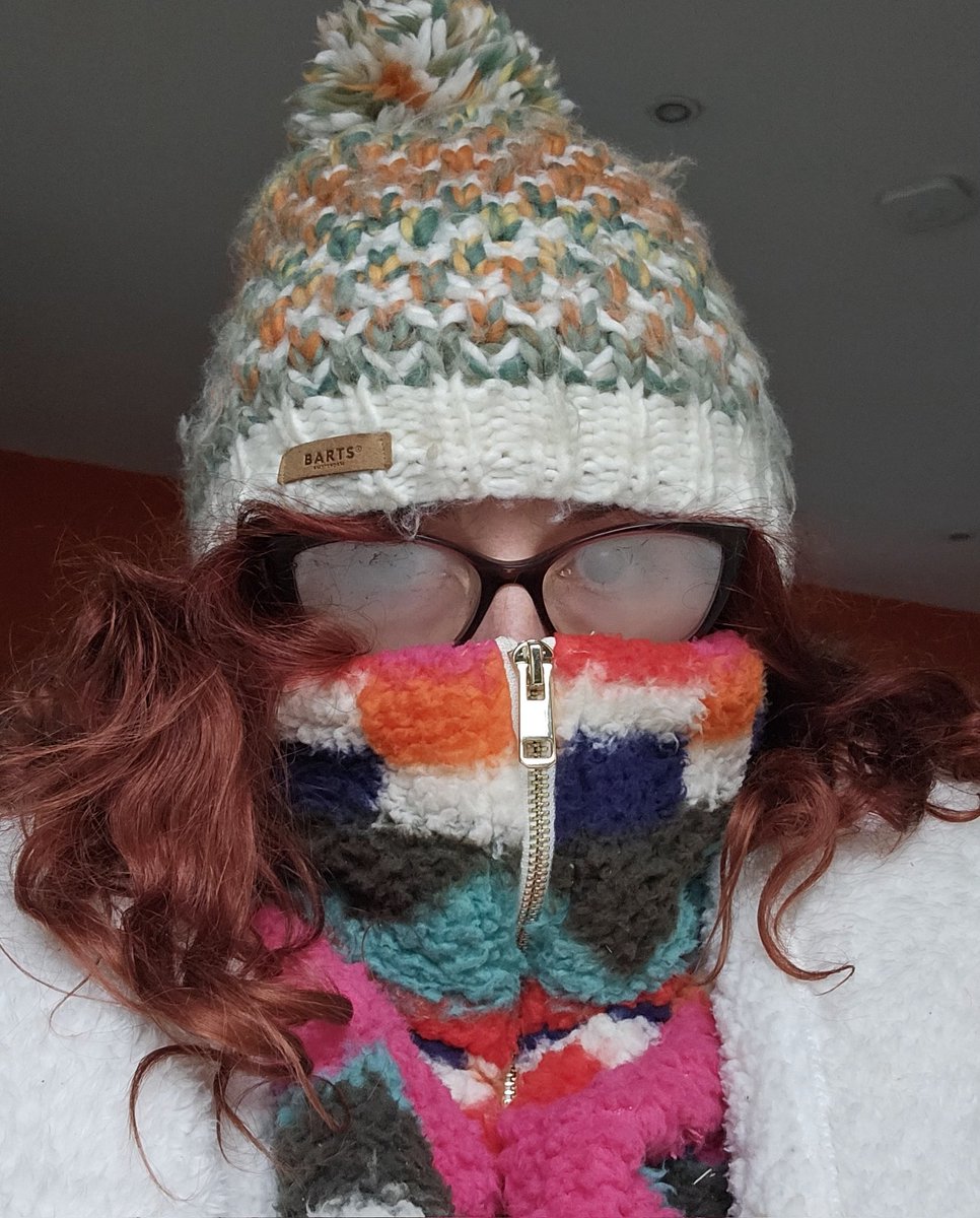 The dress attire for this morning's dip in the...kitch-ean (no ocean required 😜). 

The 'winter outdoor adventure' continues 🤪
#StormÉowyn