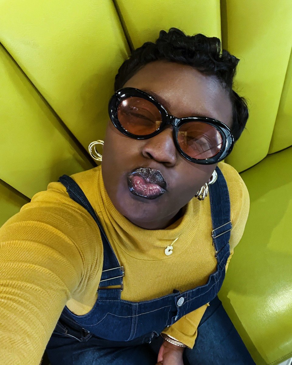 LADYFREEVIBE's tweet photo. Erm hello ✨👋🏿 https://t.co/SSMglv1lPR