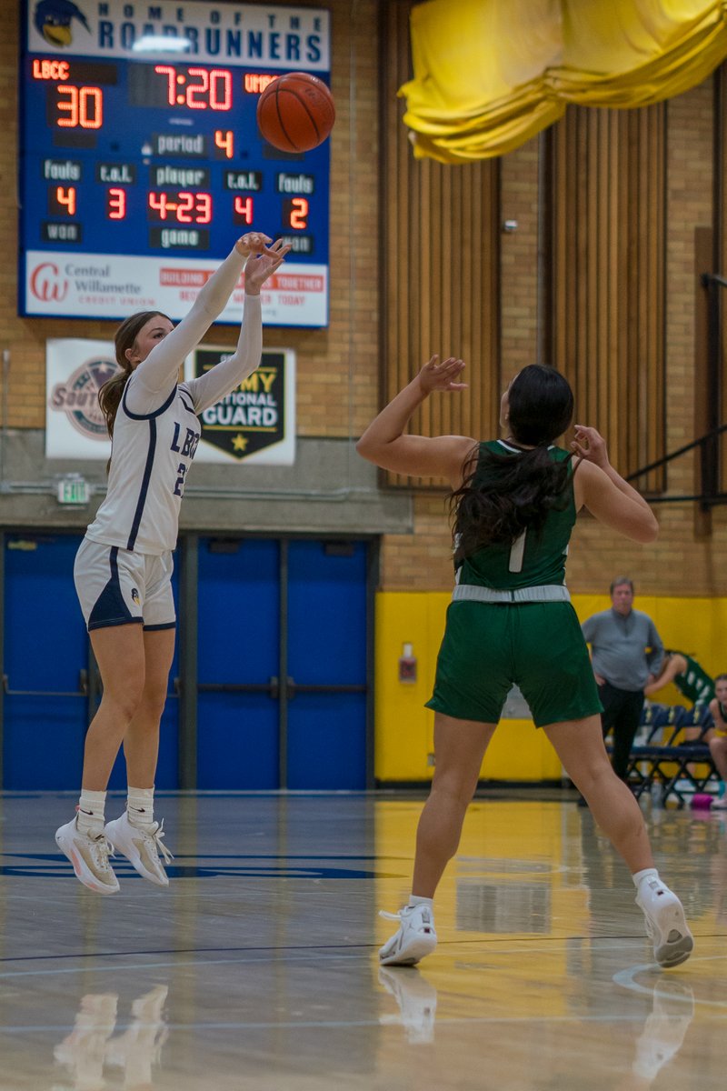 [Women's Basketball] Roadrunners Top Lakers 65-51 athletics.linnbenton.edu/x/y7s71 <a href="/LBCCWBX/">LBCC WBX</a>