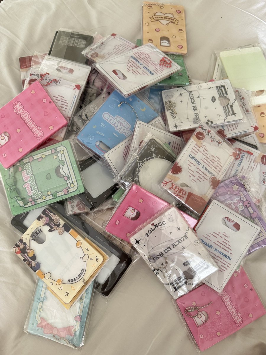 ikeustudio's tweet image. marami pa palang stocks guys 😭😭