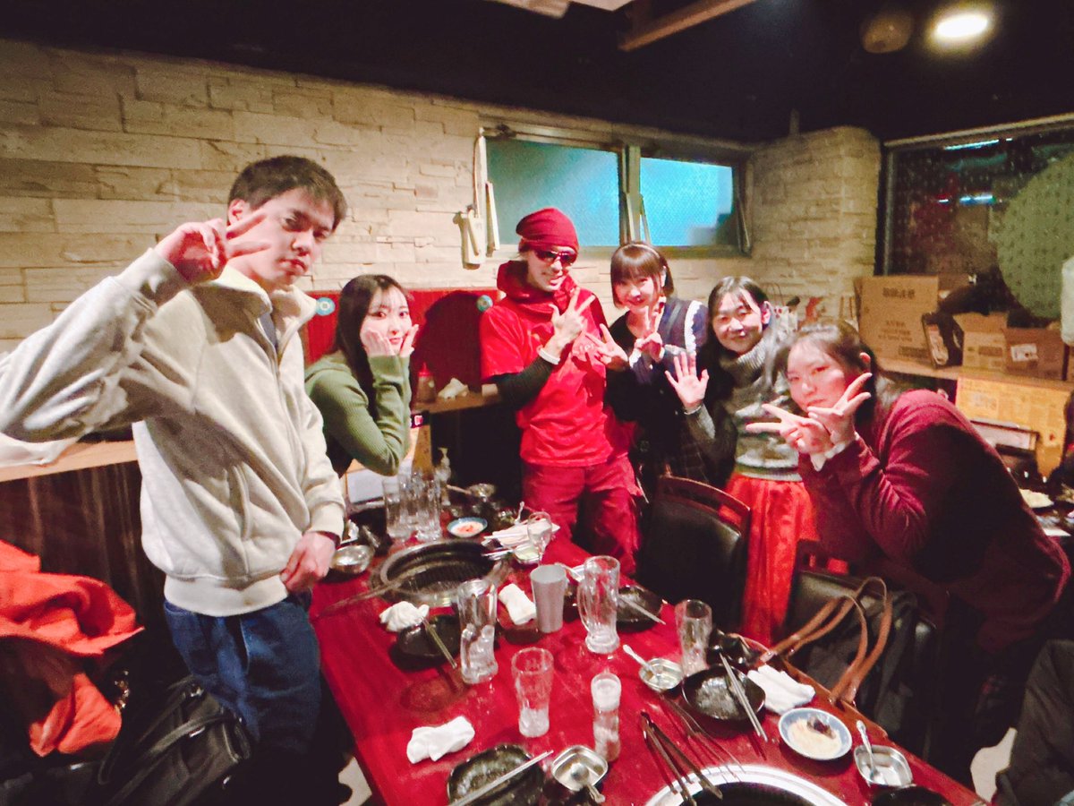 yumichan_artist's tweet photo. 所属事務所の新年会❤️
お仕事で来れない方も沢山いたけど、みんなでご飯する機会もなかなかないので、貴重な時間でした🥰
#soundnauts #シンガーソングライター #藤咲ゆみ https://t.co/hsf0tY4W0K