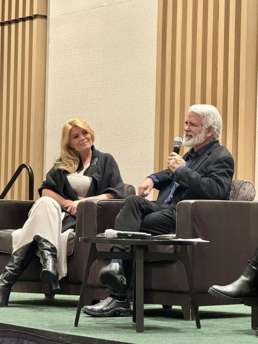 sophiaerik's tweet image. This was one of a few very special moments from the DC Inaugural Ball and Conference! 
I made this bold move and accepted to coordinate the conference, and was suddenly sitting next to Dr. Robert Malone himself. 
I had invited him and his beautiful wife, Dr. Jill Malone. ￼…