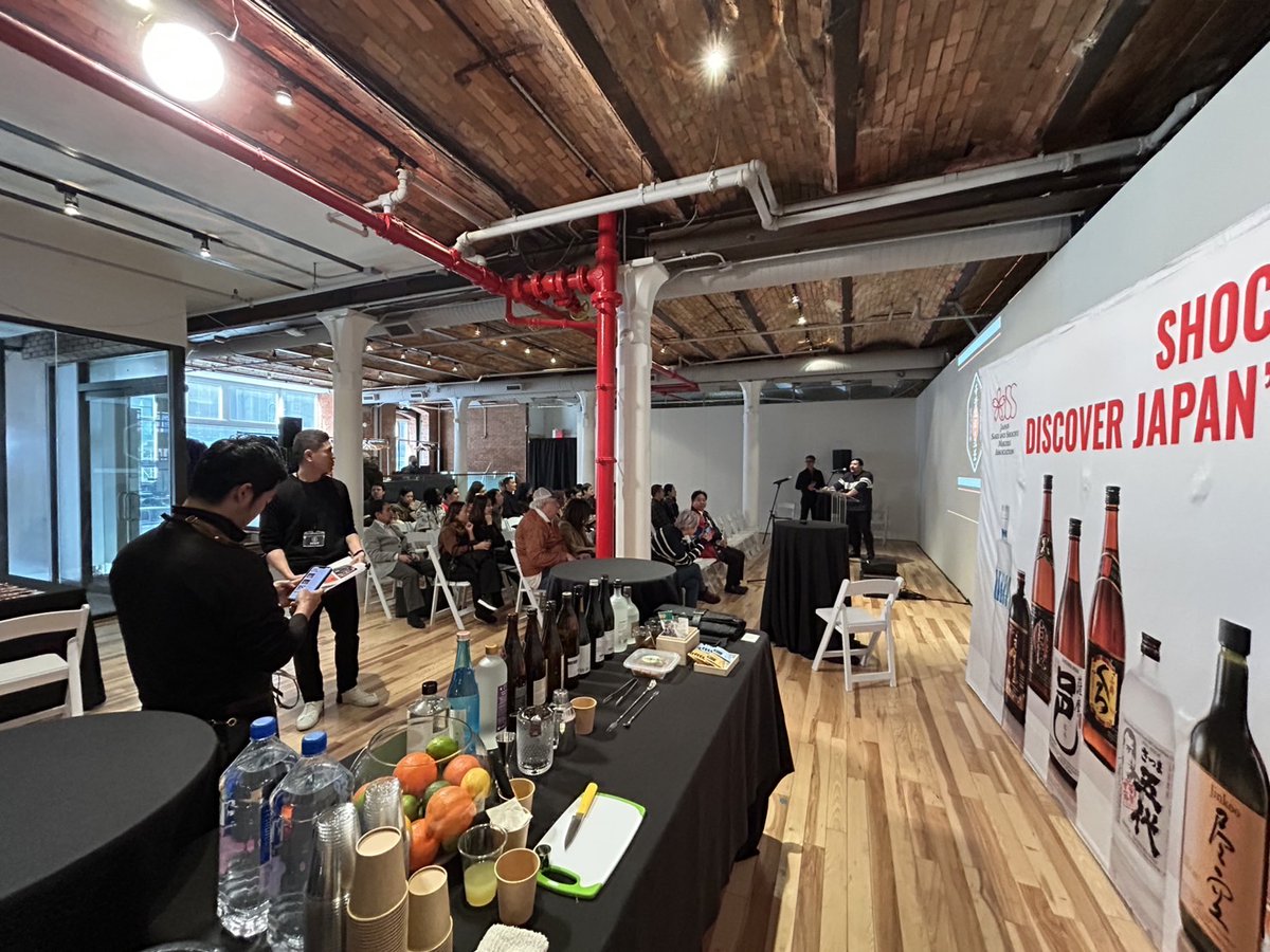 nishiyoshida's tweet image. ニューヨークのイベントに参加して参りました🇺🇸
本格焼酎と泡盛を中心に、愛好家と業界専門家に合わせた蔵によるトーク＆テイスティングが行われました🥃
instagram.com/stories/jss_sh…
＃西吉田酒造
＃inNY