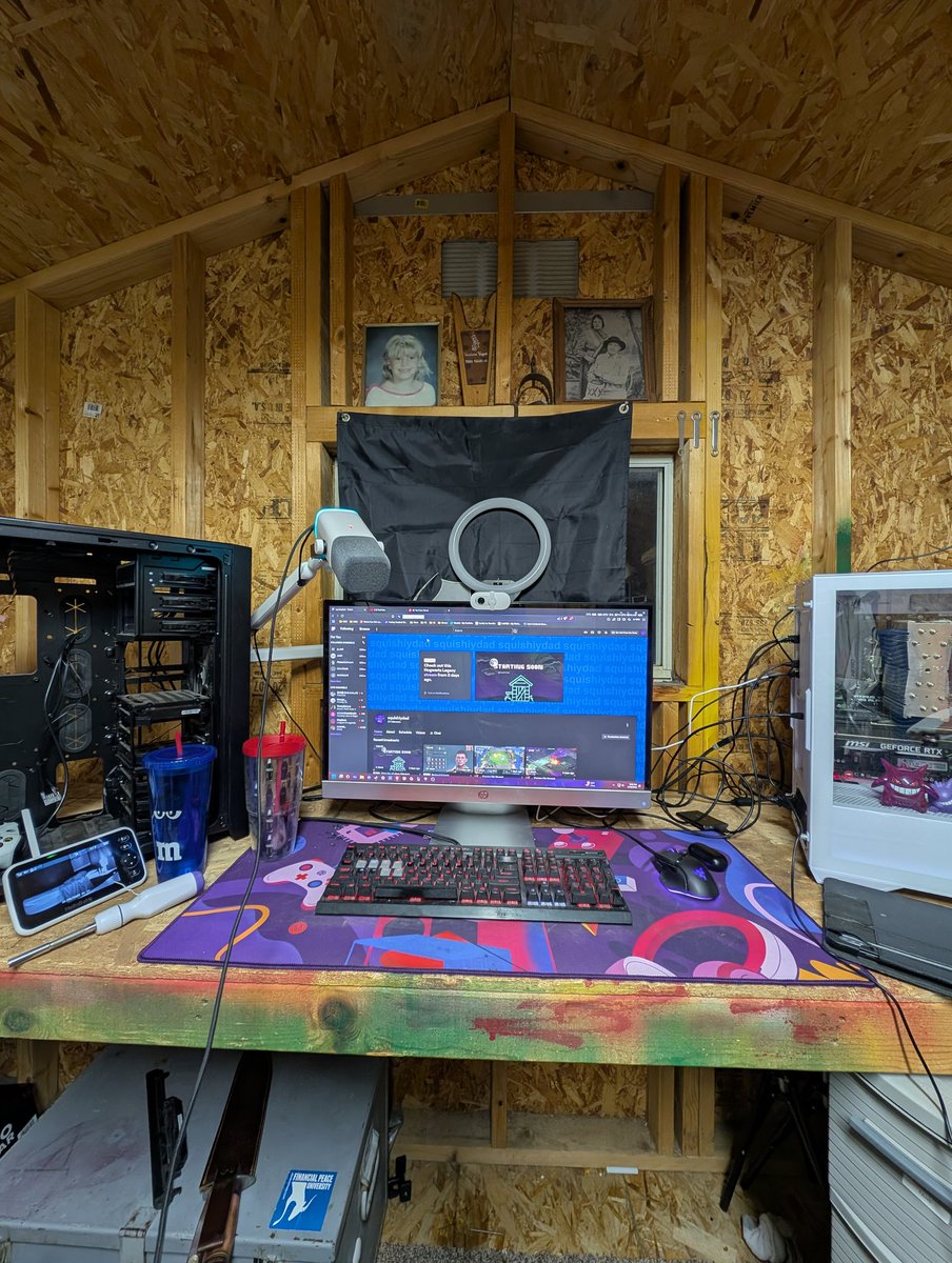 Live playing Hades
Twitch.tv/squishiydad