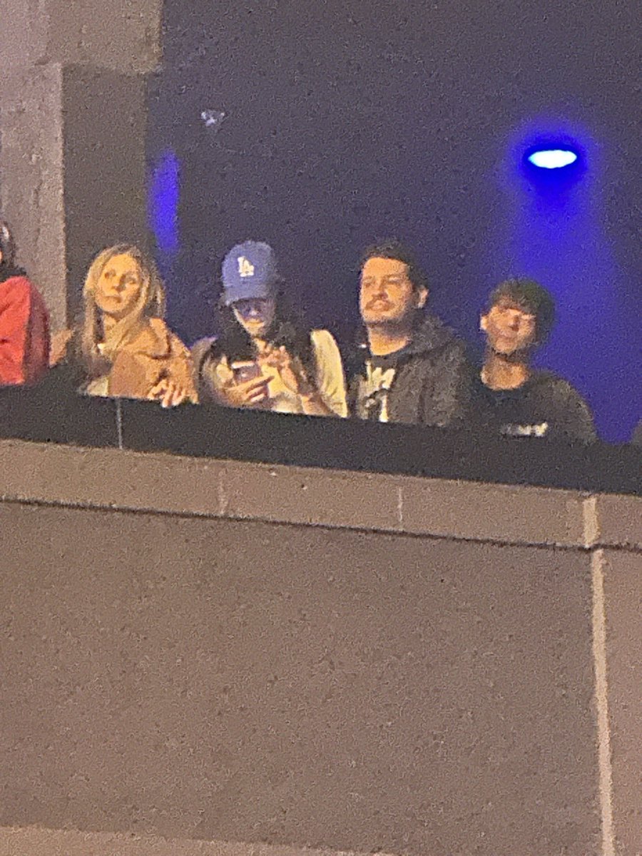 LOUISARCHlVE's tweet photo. louis at zayn's show today! https://t.co/5Ggty3MIyq