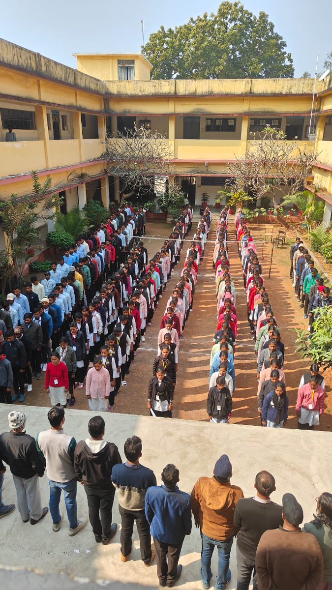 grdcollege1989's tweet photo. आज दिनांक 30-01-2025 को शासकीय रानी दुर्गावती महाविद्यालय  वाड्रफनगर में बापू जी के पुण्य तिथि पर शहीद दिवस मनाया गया, जिसमे छात्र-छात्राओं को  02 मिनट का मौन धारण करवाया गया। #sahid_diwas https://t.co/zUMTEAoVGr