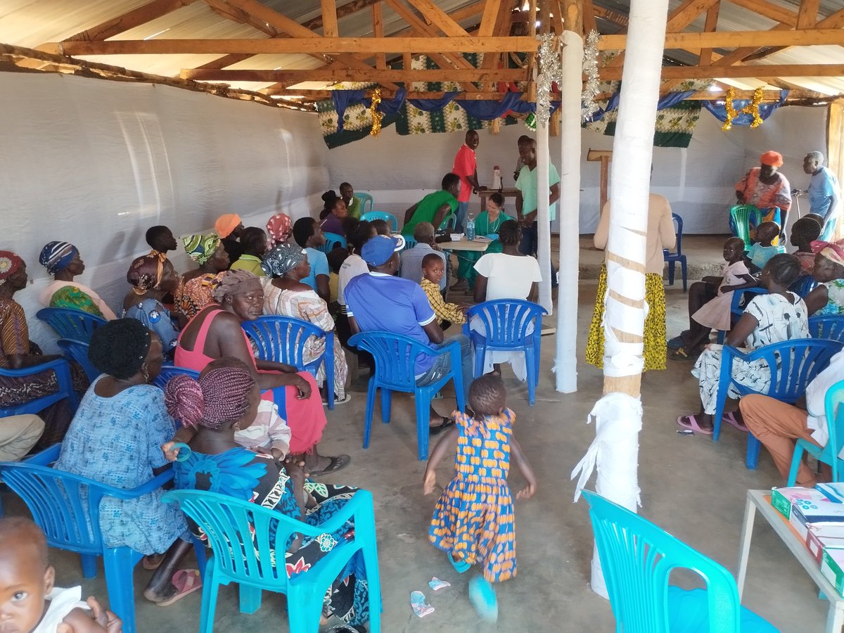 <a href="/AfricaDirecto/">Africa Directo</a> sigue atendiendo a la población del campo de refugiados de Bidi Bidi con la clínica móvil financiada por Da Valor <a href="/azvalor/">Azvalor Asset Management</a> Con <1.000€/mes cubrimos los costes de la ambulancia, medicamentos y salarios con ayuda de <a href="/Idiwaka_/">Idiwaka</a> Más info👉 youtu.be/O4AXzQKkEO8