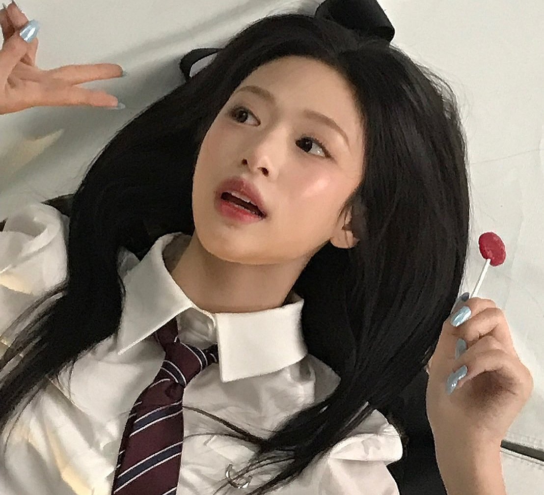 ahyeon gallery tweet media