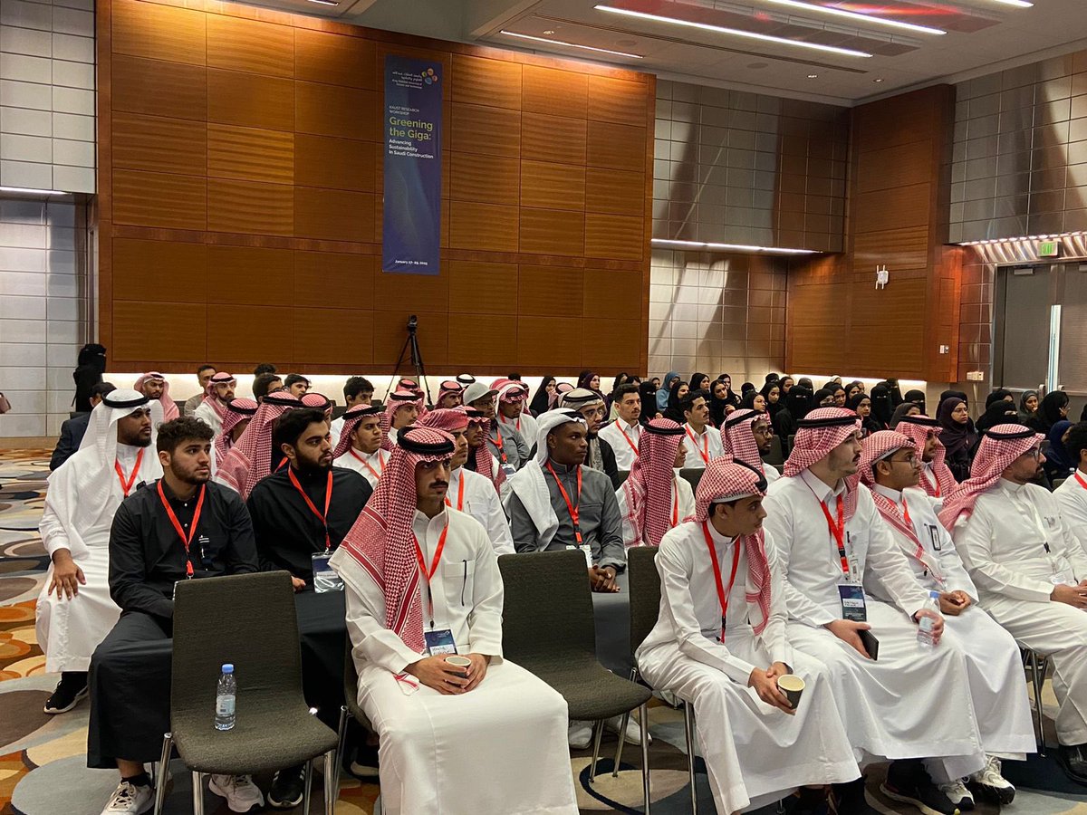 MediaCenterUJ's tweet photo. بمشاركة أكثر من 140 طالبًا وطالبة من مختلف كليات الجامعة؛

نظم النادي الهندسي بـ #كلية_الهندسة زيارة إلى جامعة الملك عبدالله للعلوم والتقنية (KAUST) لحضور ورشة العمل 
Greening the Giga: Advancing Sustainability in Saudi Construction

حيث تعد هذه الزيارة تجربة ثرية تجمع بين التعلم والتطبيق في مجالات الاستدامة والبناء المستقبلي! 

#جامعة_جدة