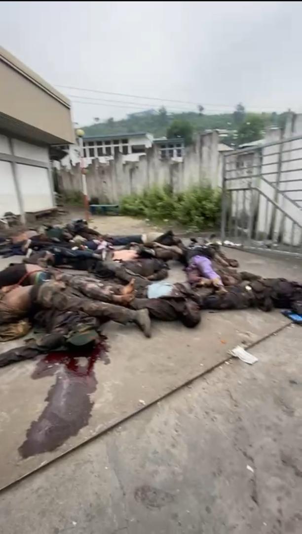 Hawa ni wanajeshi wa FARDC waliosalimu amri na kuweka silaha chini.

Then mtu anakuja hapa kukekeke sijui PK sijui nini

Watutsi sio Wabantu. Kila waendako ni lazima tu waharibu na kufukuzwa.

Mtu anafanya comparison ya masai wa Kenya na Tz

Wapi umeona Masai kaharibu?
