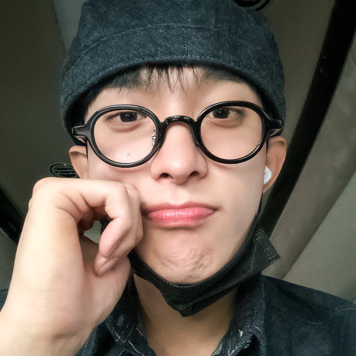 뿔테 도겸이 좋다고 말해