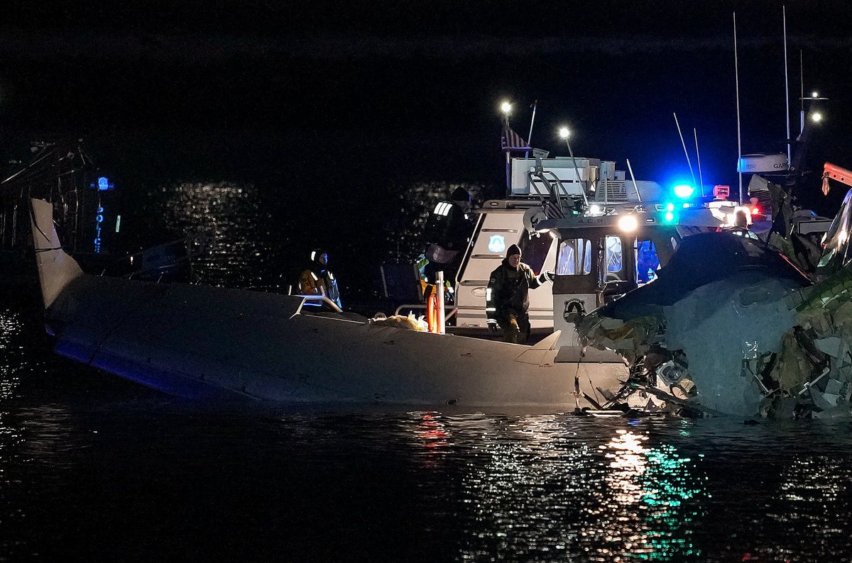 Photos appear to show a plane wing and part of the fuselage in the Potomac River.

Credit: Andrew Harnik/Getty Images