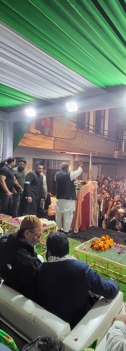 syedasimwaqar's tweet photo. Okhla vihar me MIM ke ummeedwar #shifa bhai ke liye Jan sabha ko khitab kiya .. https://t.co/jXUgB9J4uy