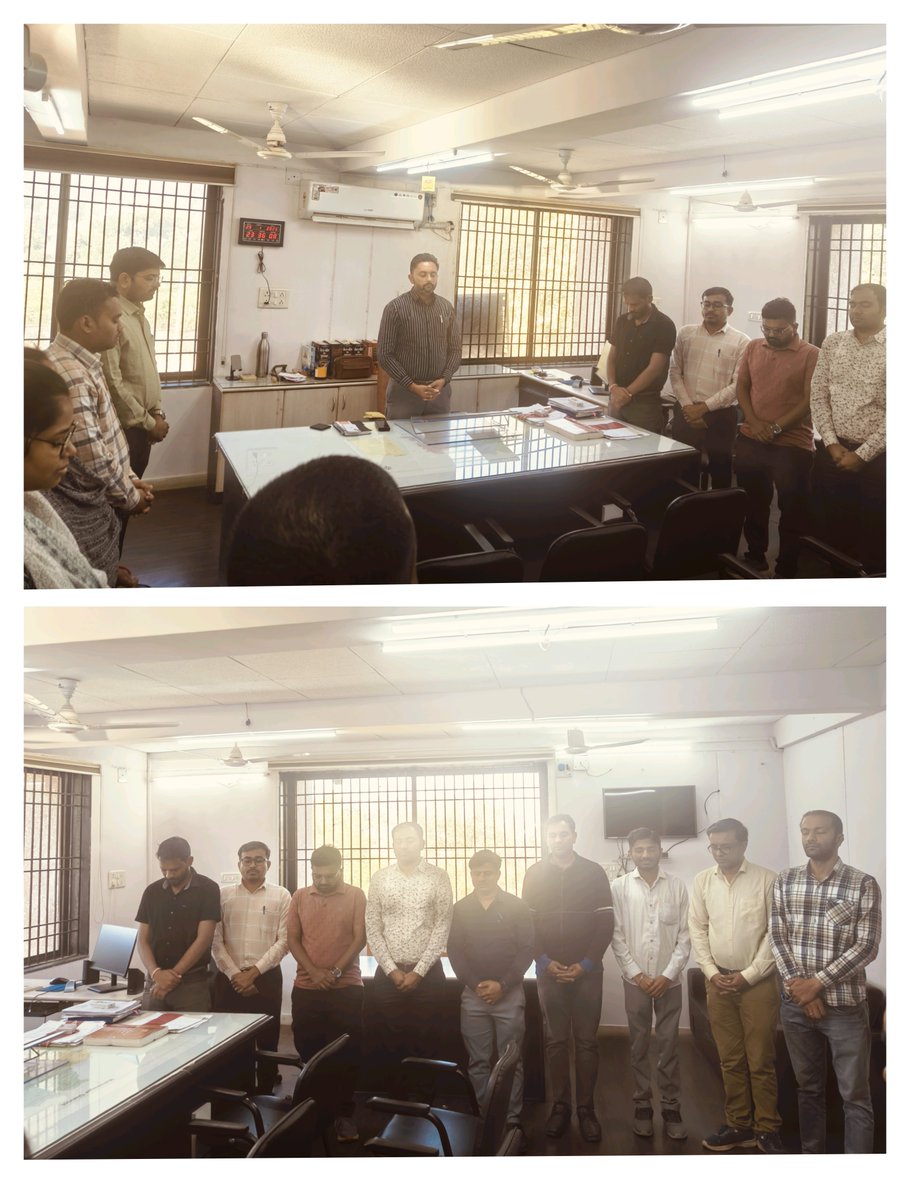 SdmSantrampur's tweet photo. આજ રોજ શહીદ દિન નિમિત્તે, રાષ્ટ્ર માટે પોતાના જીવનનું બલિદાન આપનારા આપણા બહાદુર શહીદોને શ્રદ્ધાંજલિ  તેમની સ્મૃતિને માન આપવા માટે પ્રાંત કચેરીમાં બે મિનિટનું મૌન પાળવામાં આવ્યુ
@CMOGuj @revenuegujarat @JayantiRavi @collectormahi @info https://t.co/S3IEv8pQ4B